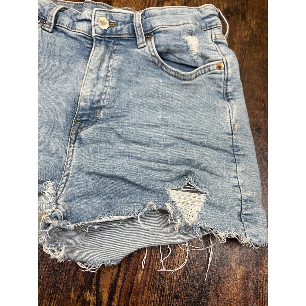 H&M Denim Womens Sz 6 Distressed 90s Boyfriend Jean Shorts Low Waist - Picture 3 of 9